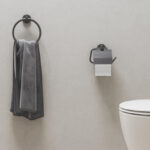 GROHE ESSENTIALS TOILET PAPER HOLDER WITH COVER, BRUSHED HARD GRAPHITE - Image 3