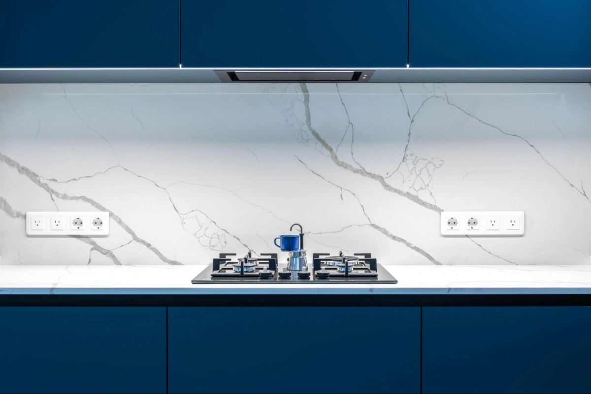 Desain dapur minimalis modern mewah tanpa kabel menjuntai