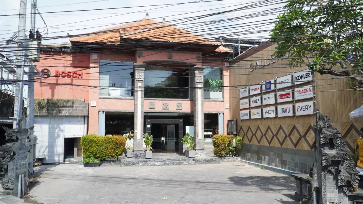 halaman depan galleria bali